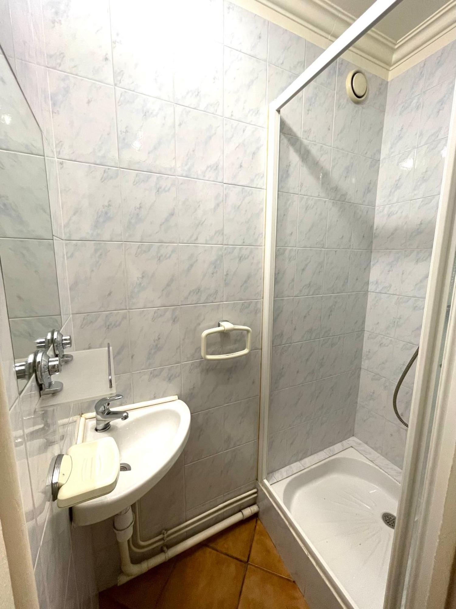 Chambre Privee En Colocation Dans Un Appartement Vaulx En Velin Centre Екстер'єр фото